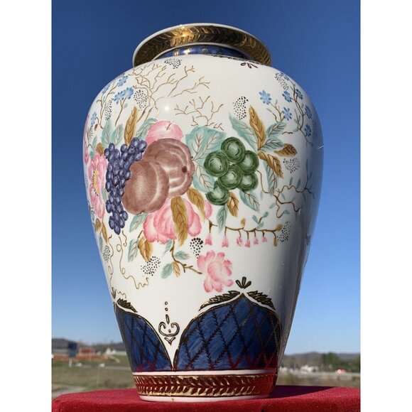 Gorgeous Chinese Famille Rose Porcelain 10.25" Vase Hand Painted Gold Gilt Video - Picture 3 of 7